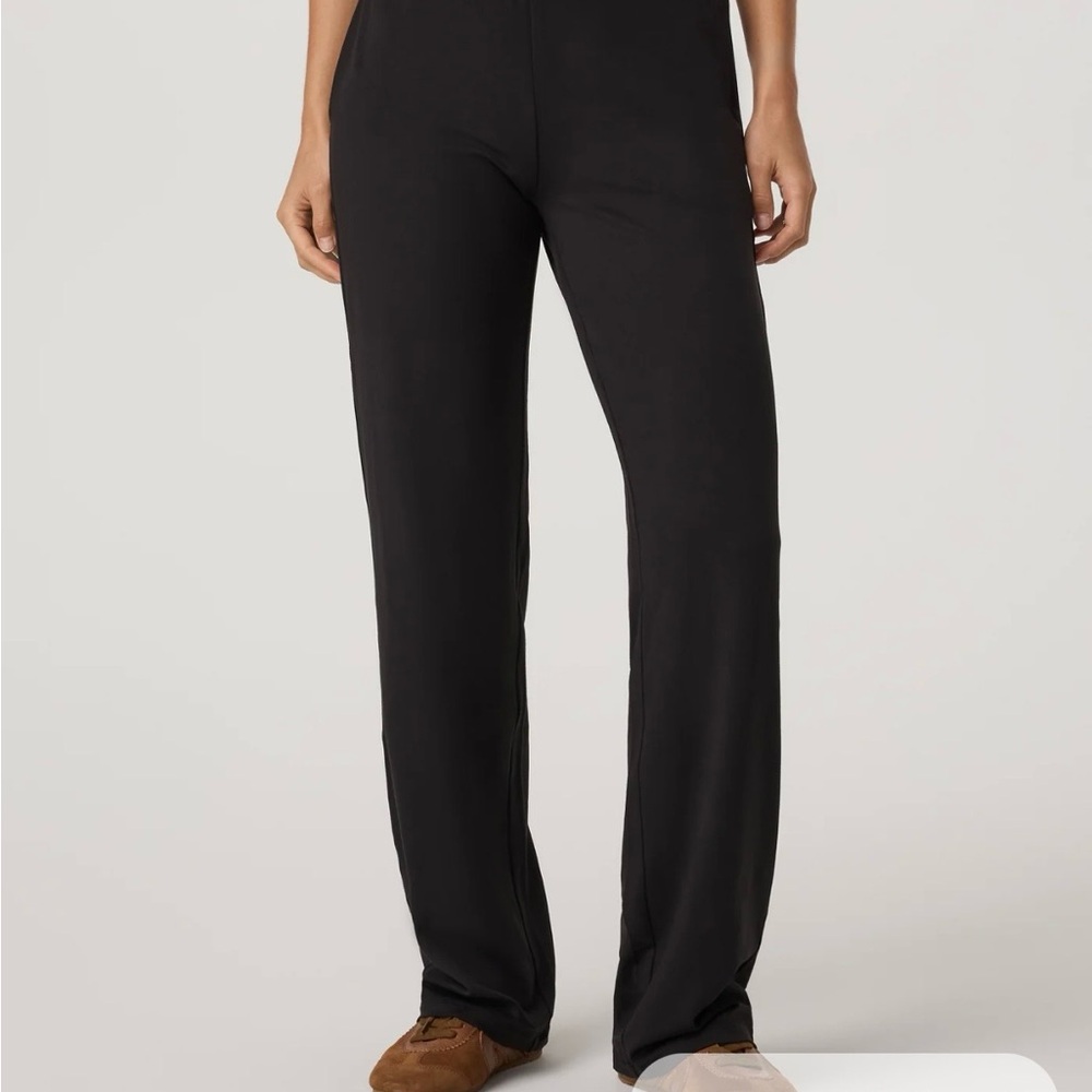 Vuori women’s Black Halo Modern Straight Leg Performance Pant - Picture 6 of 8